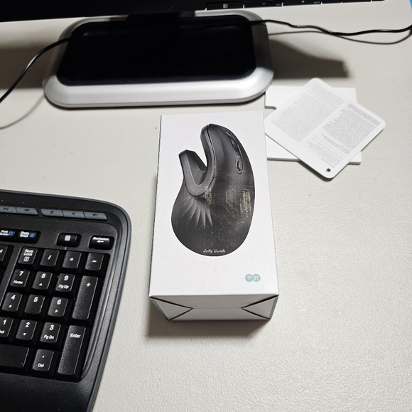 Wireless Ergonomic Mouse - Picture 4 of 5